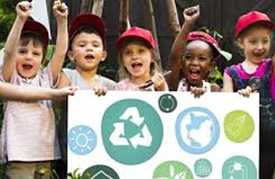 Crianças em atividade de reciclagem